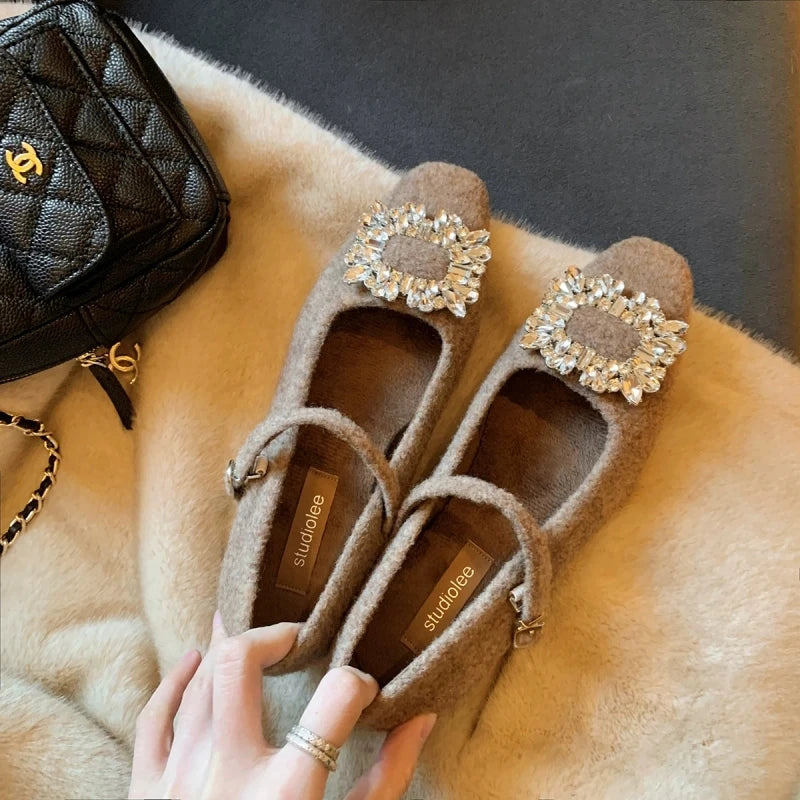 Womens Slippers with Diamond Anti Slip Middle Heel Close Toes Strap 2025 New Summer Outdoor Fashion Slippers Women Shoes