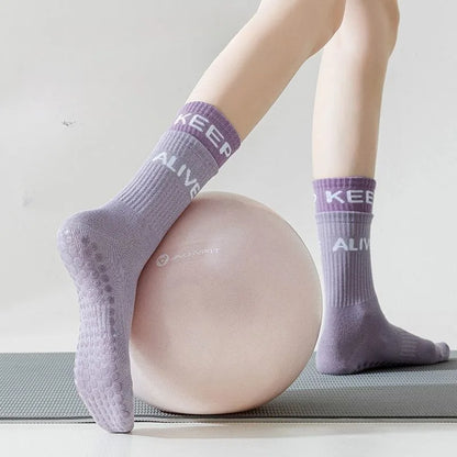 Women's Non-Slip Yoga Socks with Silicone Grip Mid Cushioned Workout Socks for Pilates Gym Indoor Exercises Yoga Socks